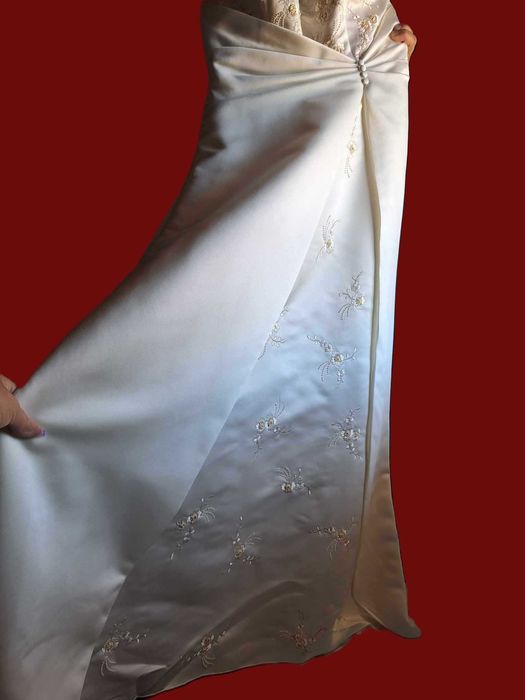 APROVEITE! VESTIDO DE NOIVA - usado 1 vez, mas em óptimo estado