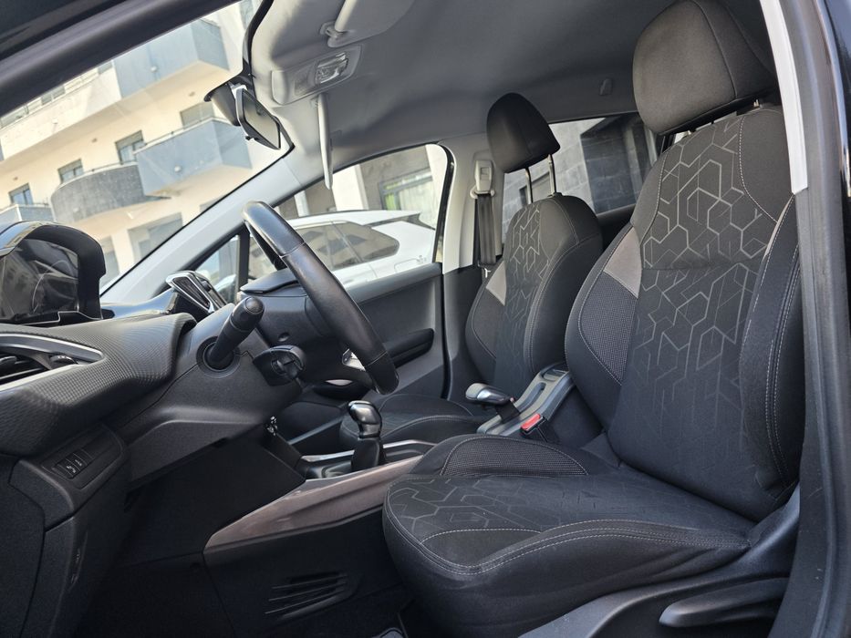 Peugeot 2008 — fotografia 8