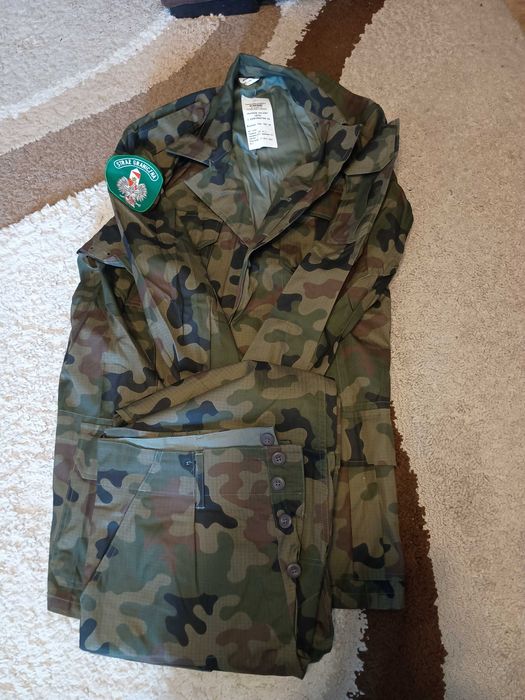 Sprzedam nowy mundur polowy wz. 93.