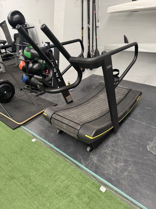 Passadeira Technogym skillmill como nova