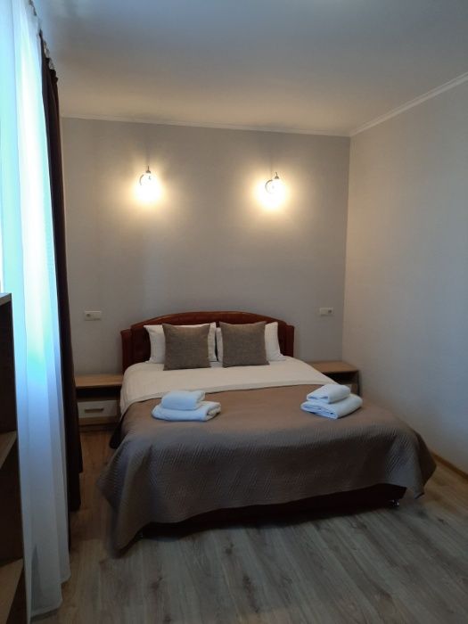 Готельно-ресторанний комплекс, Велика Окружна, фасад