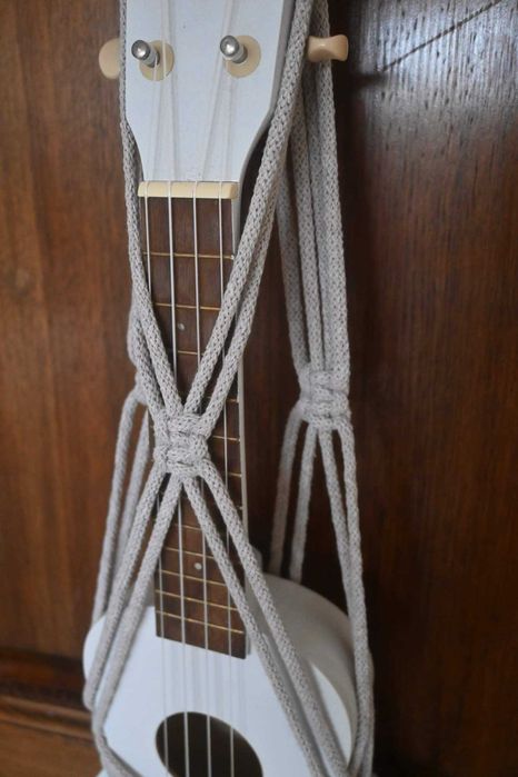 Wieszaczek do ukulele ozdoba makrama