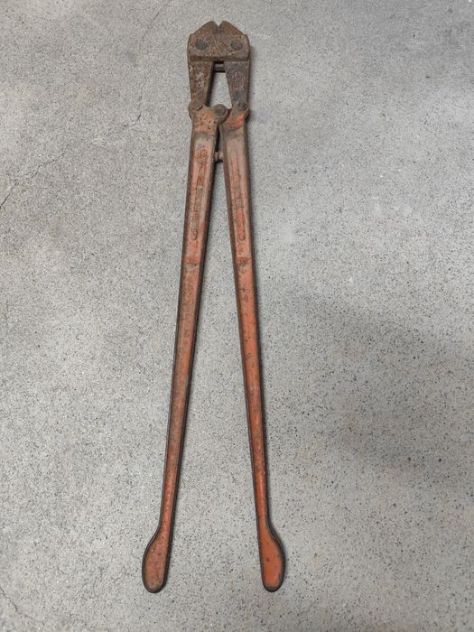 Vendo tesoura de cortar ferro