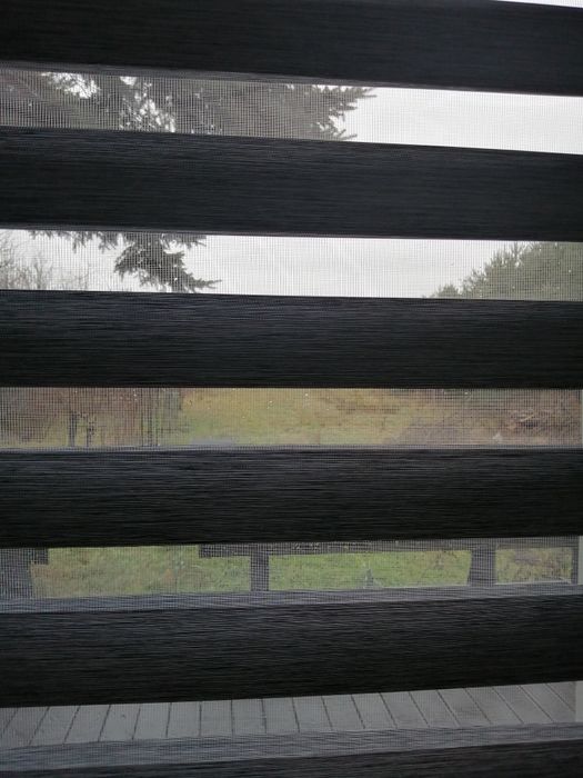 Roleta dzień / noc, szara. 70 na 130 cm.