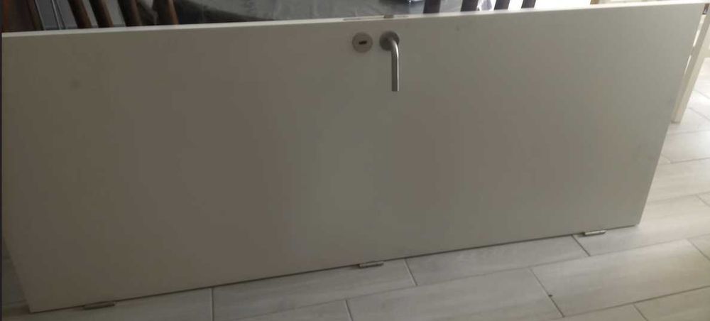 OPORTUNIDADE! Porta branca interior simples com puxador prateado Sem moldura