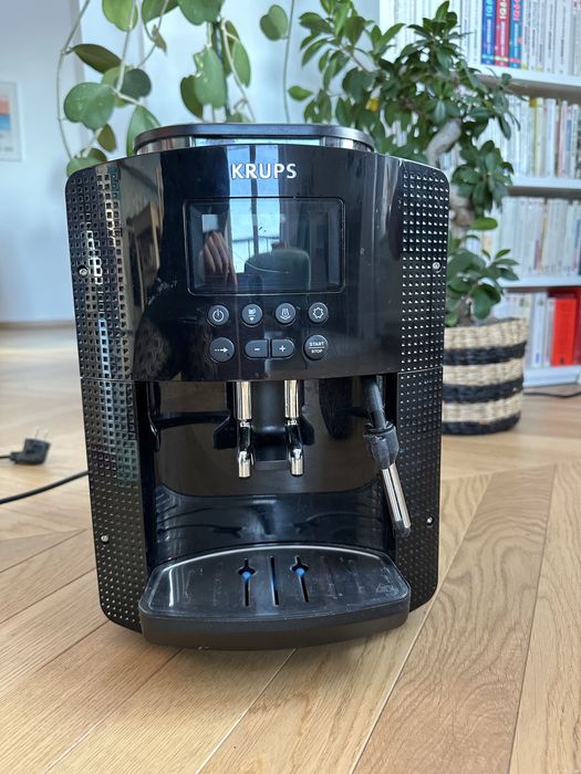 Ekspres ciśnieniowy automatyczny Krups EA816031