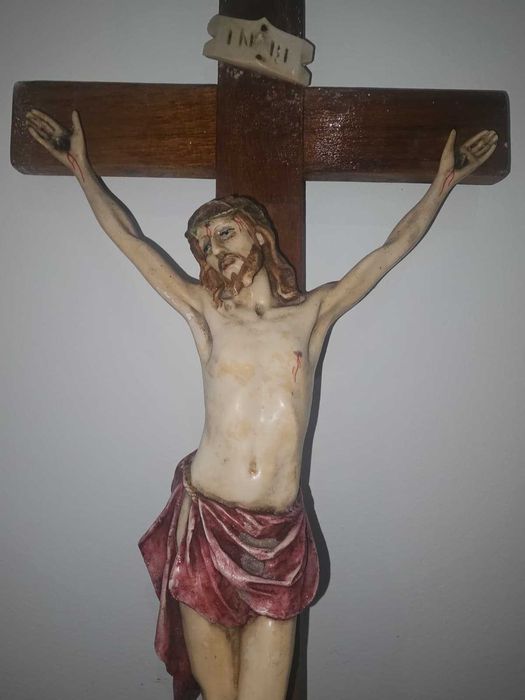 Crucifixo de Parede Antigo – Madeira e Cristo Policromado 58cm