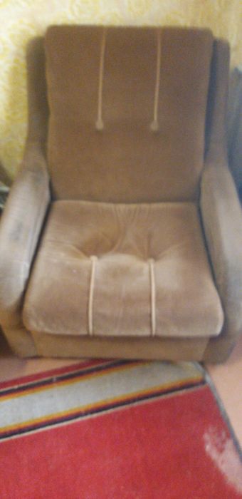 Продам два кресла.