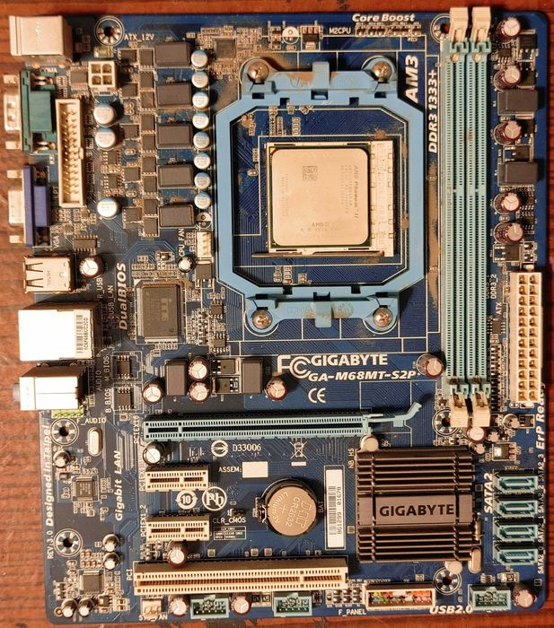 Материнська плата Gigabyte GA-M68MT-S2P AM3 DDR3 + CPU Phenom 4X ядра