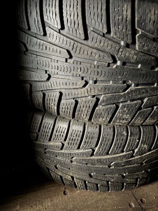 Шини зимові 285/60/18 Nokian