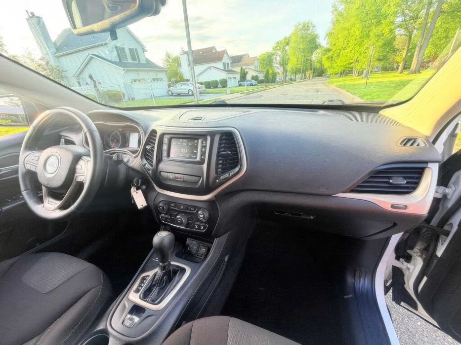 Jeep Cherokee      2016