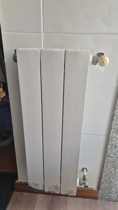 Caldeira gás e radiadores para aquecimento