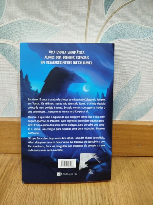 Livro:" O colégio do templo: O Corvo" de Nuno Bernardo.