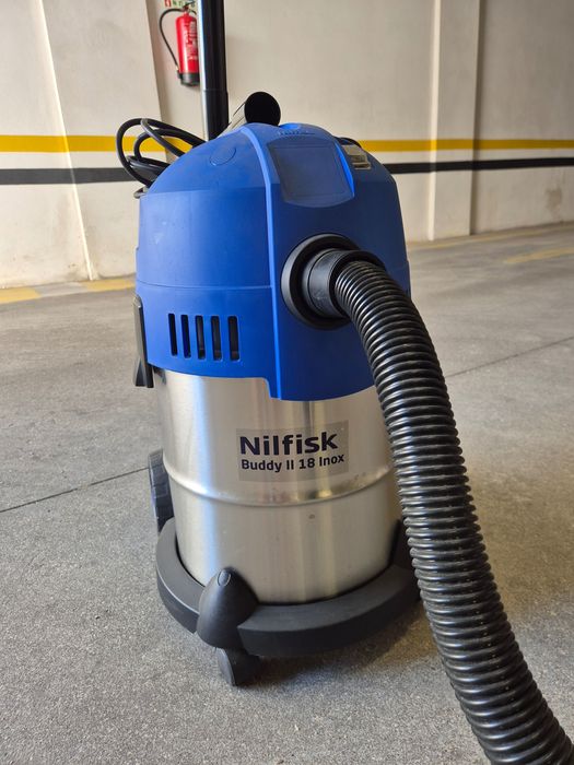 Aspirador de Garagem Nilfisk "Buddy II 18 Inox"