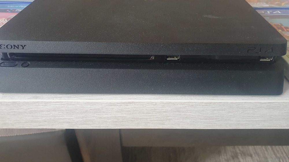 Konsola PS4 używana