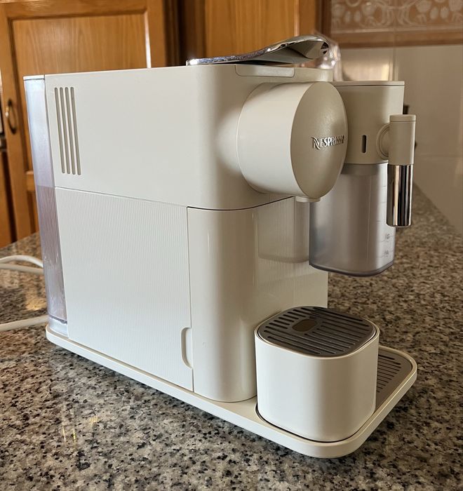 Vendo Maquina Nespresso Lattissima One Evo Branca