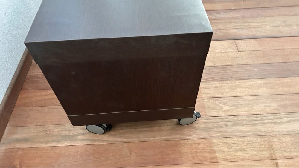 Movel Tv /Audio, wengue, com rodizios, como novo!!