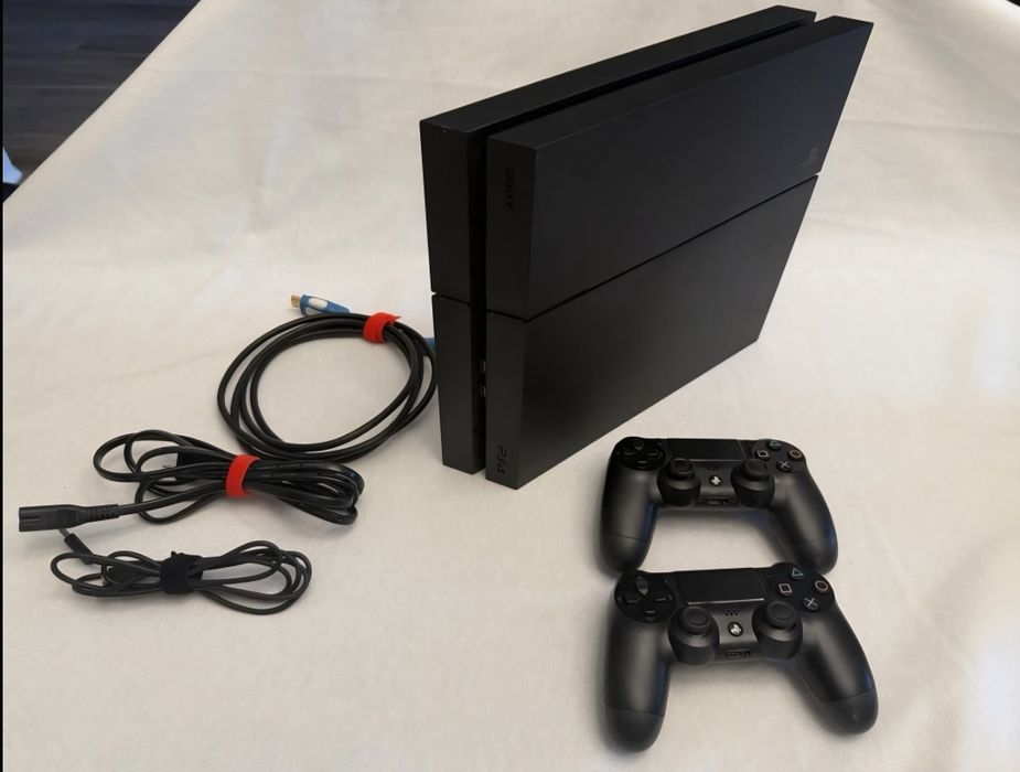 PS4 + 2 Comandos
