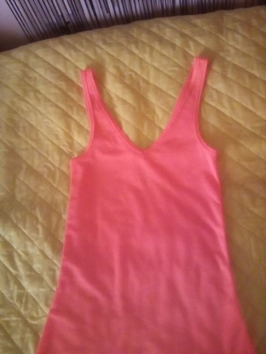 Майка. Ярко-оранжевого цвета.