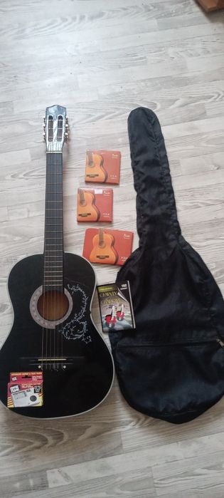 Gitara akustyczna stan bardzo dobry