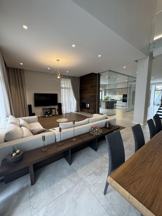 Современный просторный дом у моря!