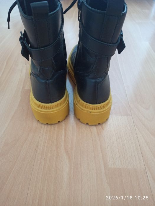 Buty zimowe czarnego coloru