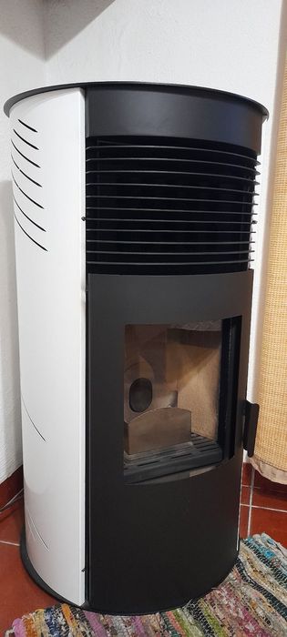 Salamandra a pellet completamente nova.