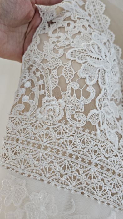 Suknia ślubna, koronka