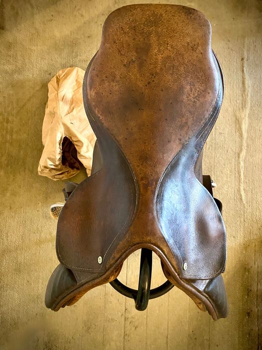 Sela e cilha Nelson Pessoa e demais arreios.