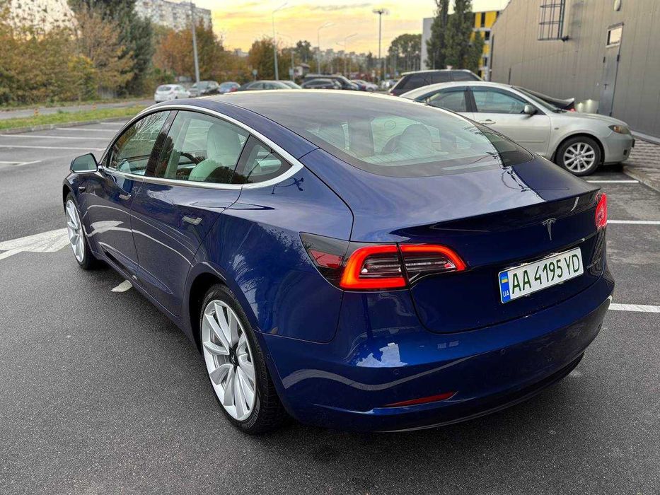 Продам Tesla Model 3 2020