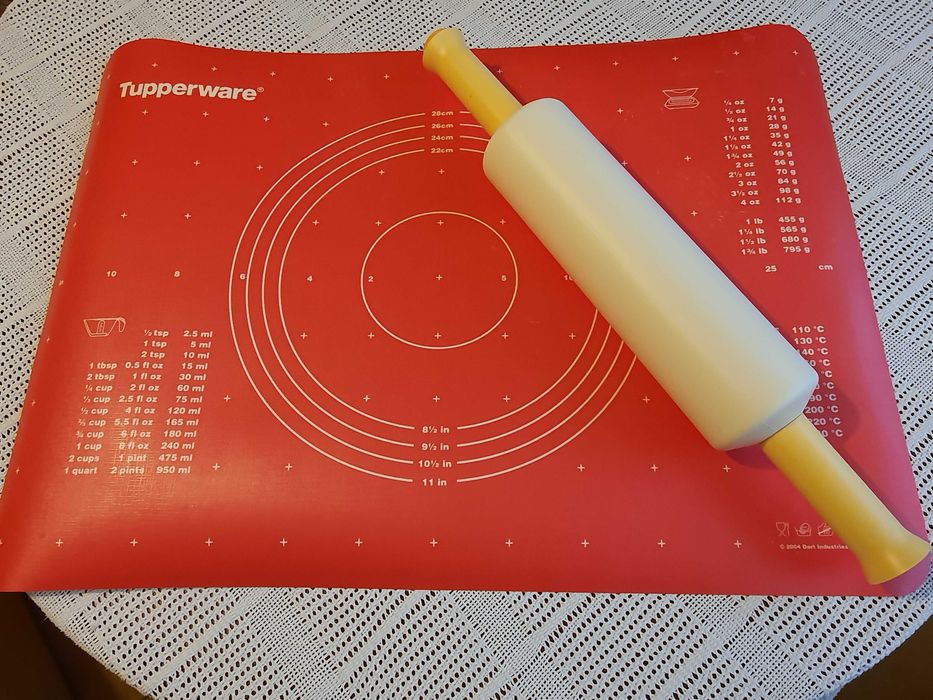 Sprzedam wałek i stolnicę Tupperware