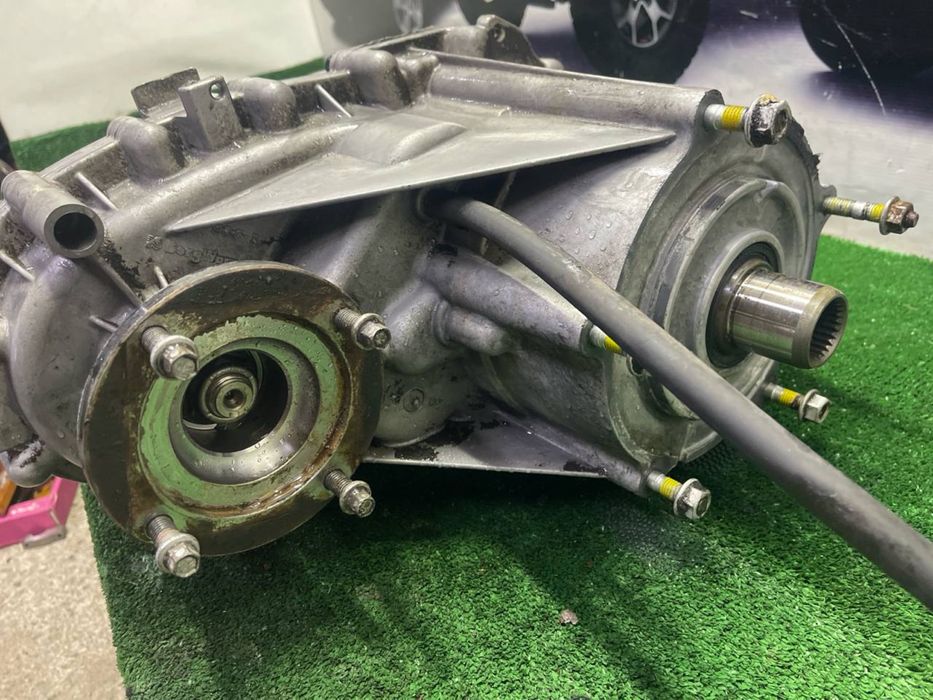 Роздатка  роздаточна коробка Hummer H3 2005- 60LB C003832