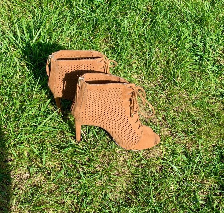 Botins Stradivarius tamanho 37 como Novos