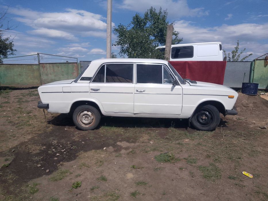 ВАЗ 2106 на повному бойовому ходу