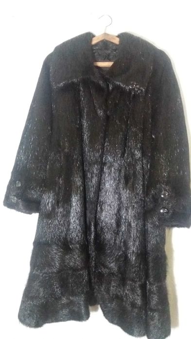 Прода шубу з нутрії