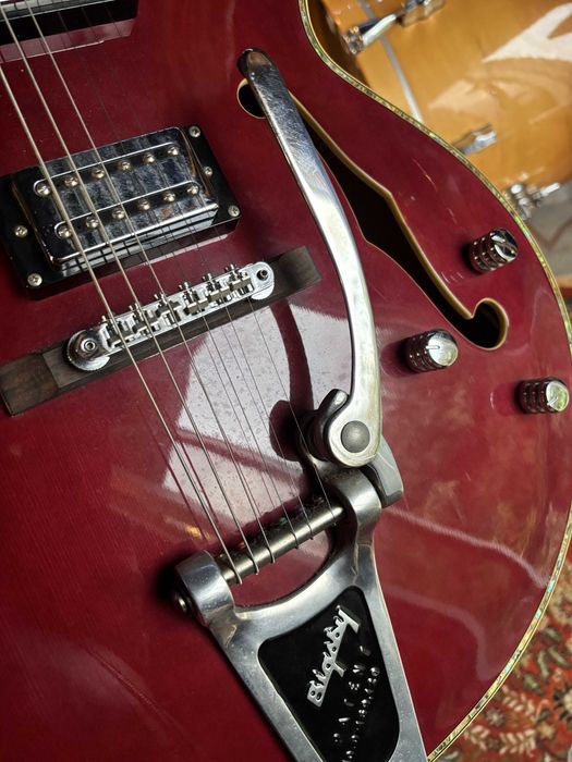 Peavey Rockingham B6 Hollow Body – Bigsby – Cherry