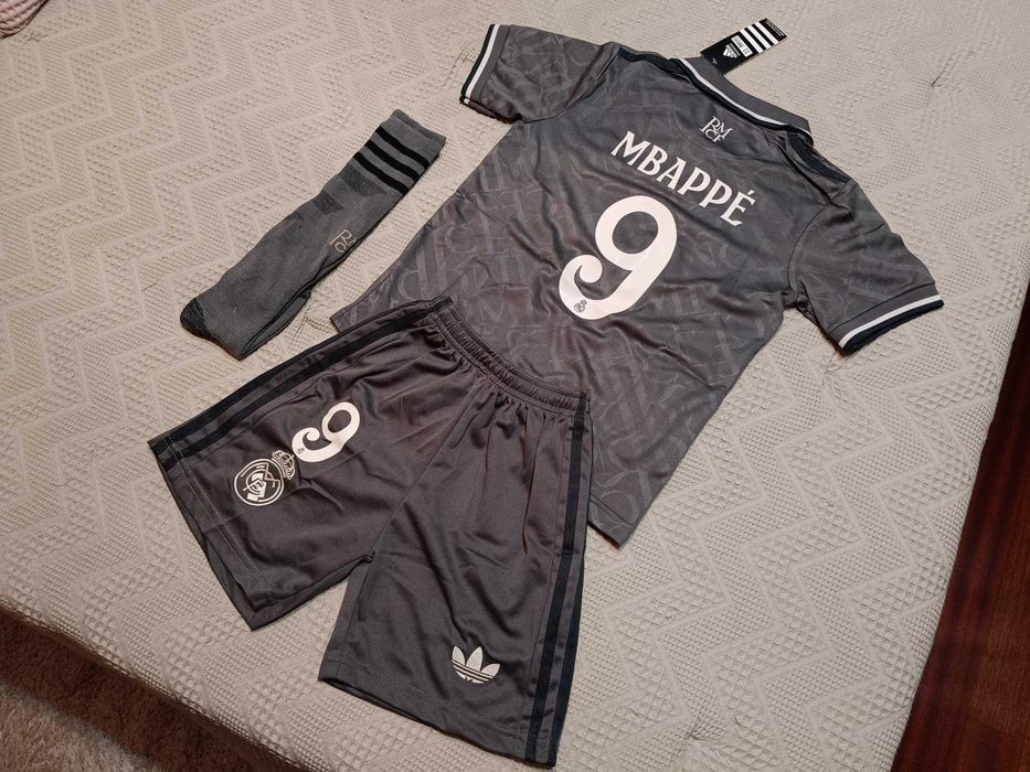 Camisola Criança Real Madrid Equipamento Mbappe NOVO