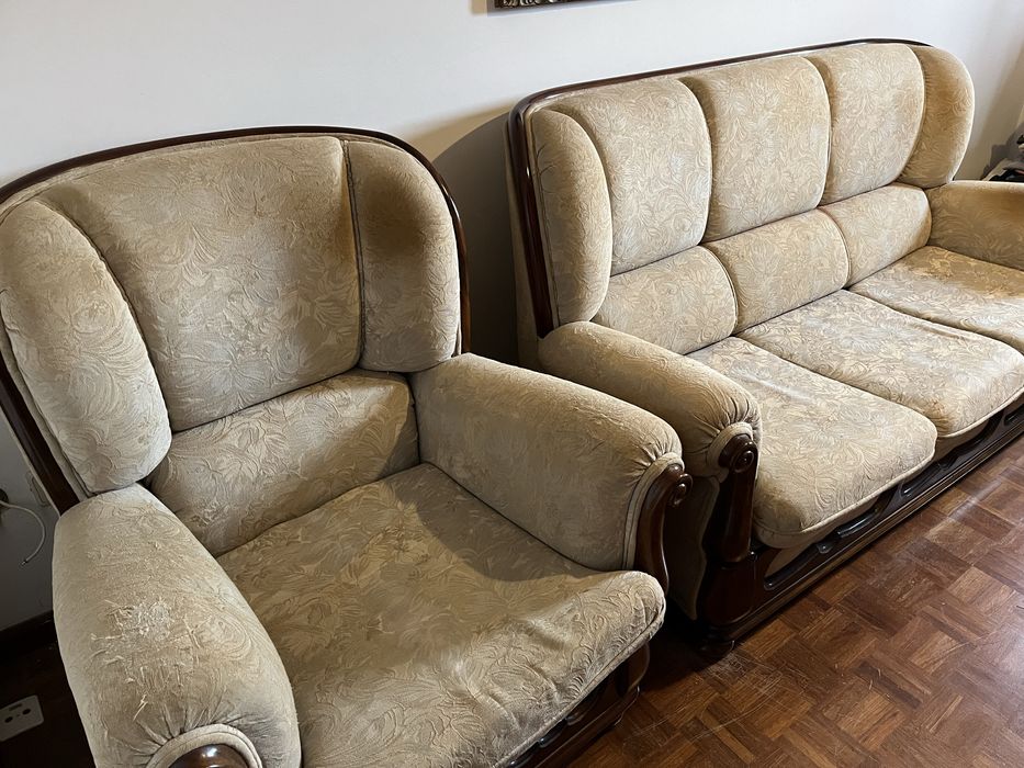 Sofá cama e 2 individuais