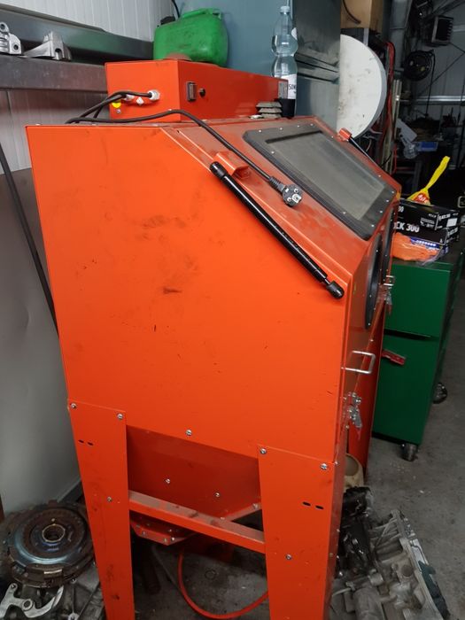 Piaskarka kabinowa prawie nowa