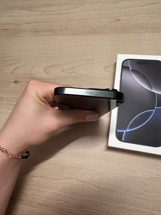 iPhone 16 pro IDEALNY STAN