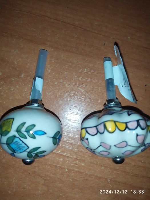 Порцелянові меблеві ручки різної форми