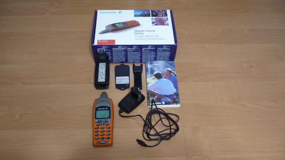 Kolekcjonerski telefon komórkowy Ericsson R310S wraz z akcesoriami