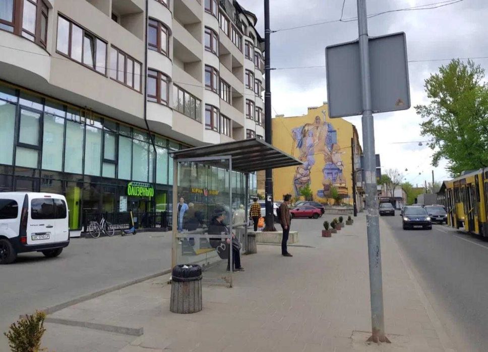 Оренда фасадного приміщення в ближньому центрі