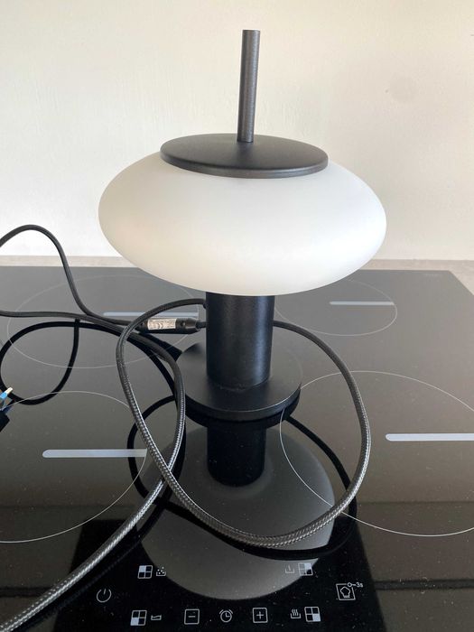 Сzarna lampa stołowa TORNI ST