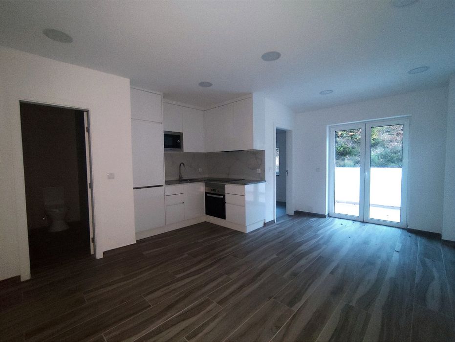 Vendo apartamento T1 + arrumos