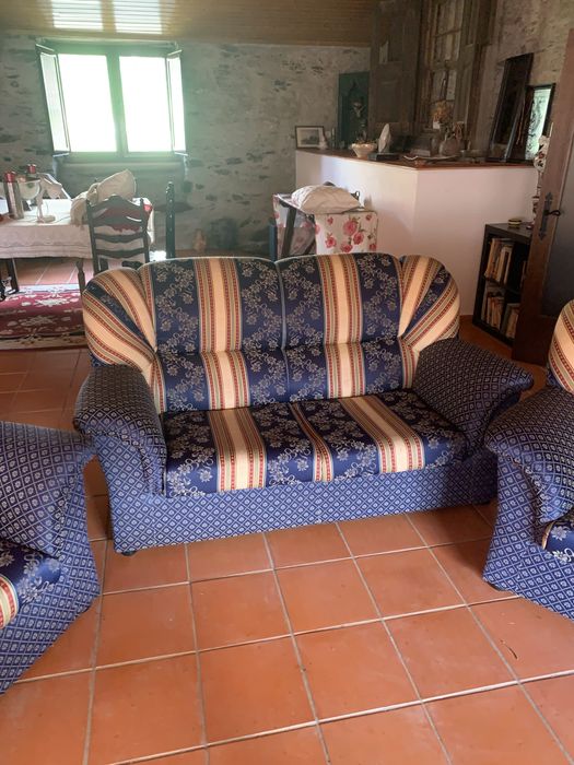 Sofás de sala 2 cadeirões de um lugar e 1 sofá de dois lugares