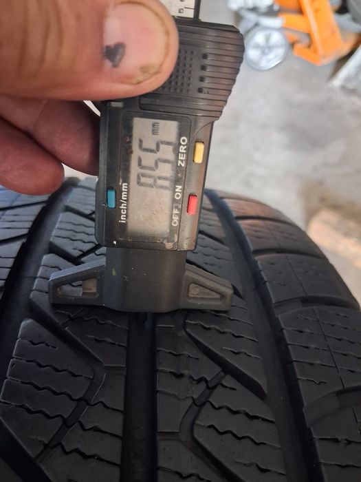 2x opony całoroczne 215/65R16 c 8,5 mm Godyear