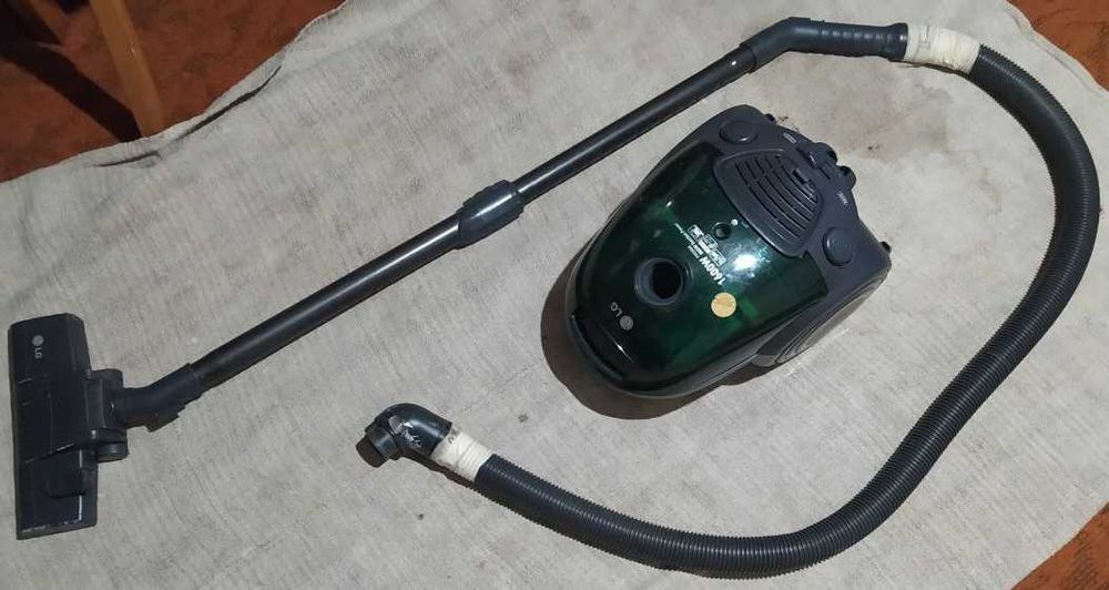 Пылесос "LG fvd 3060 1600w"