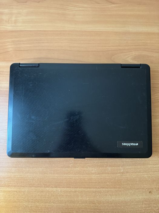 Ноутбук eMachines e525