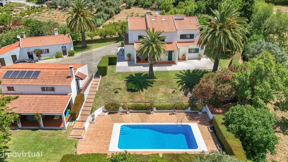 Magnífica Moradia T5 com Jardim e Piscina em Vila Franca de Xira